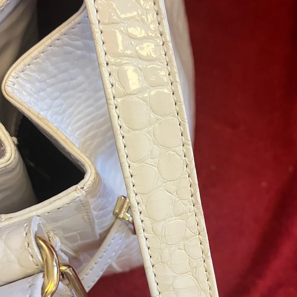Piero Acutis Croc-Embossed White Drawstring Bucket Tote Bag w/Gold Accents